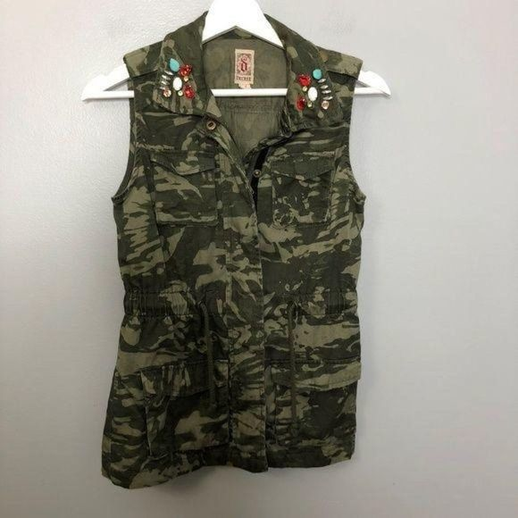 Decree Jackets & Blazers - Super cute Camo‎ Vest with Ties Sz XS Decree